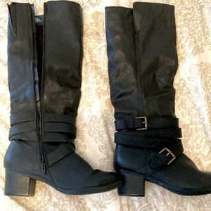 Mossimo womens size 11 heeled boots, black, worn once.